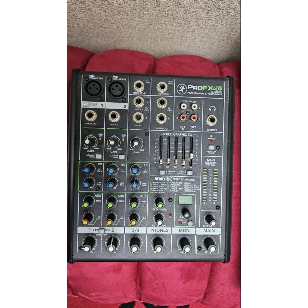 Mackie Mixer 4 chanel pro FX4v2