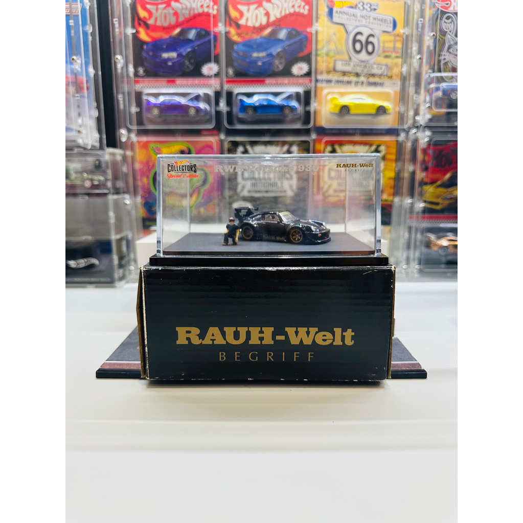 Hotwheels RLC Porsche RWB 930 with Akira Nakai Figure