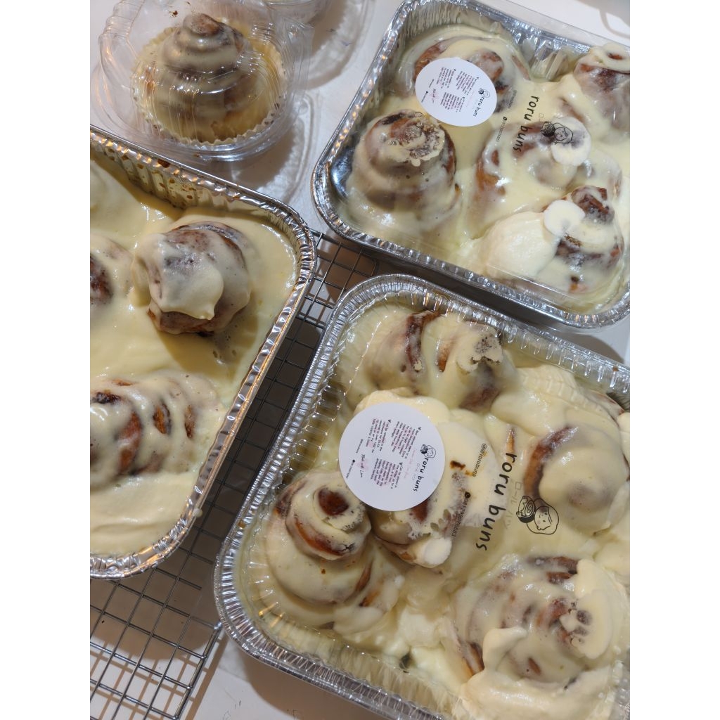 

Premium Classic Cinnamon Rolls with Cream Cheese Topping (isi 5 rolls)