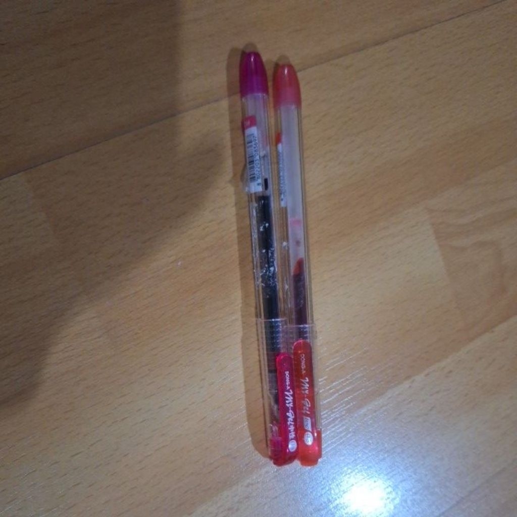 

Bolpen merah merk Dong-A