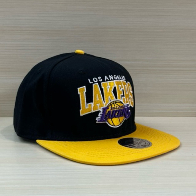 TOPI SNAPBACK KOMBINASI HITAM KUNING LEKER BORDIR KUNING