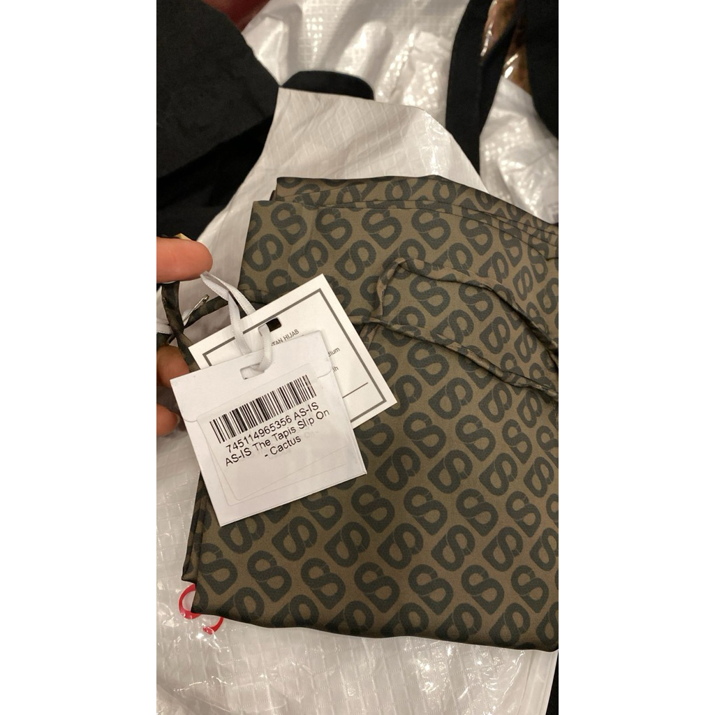 Tapis slip On instant cactus Buttonscarves (New)