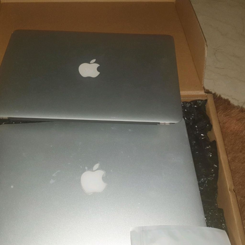 LCD MACBOOK PRO 13" MODEL A1502 (BAHAN /SPAREPART AJA) MINUS