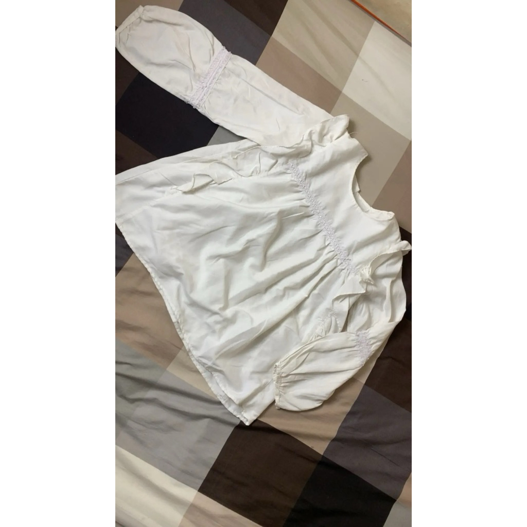 Blouse Putih Ruffle