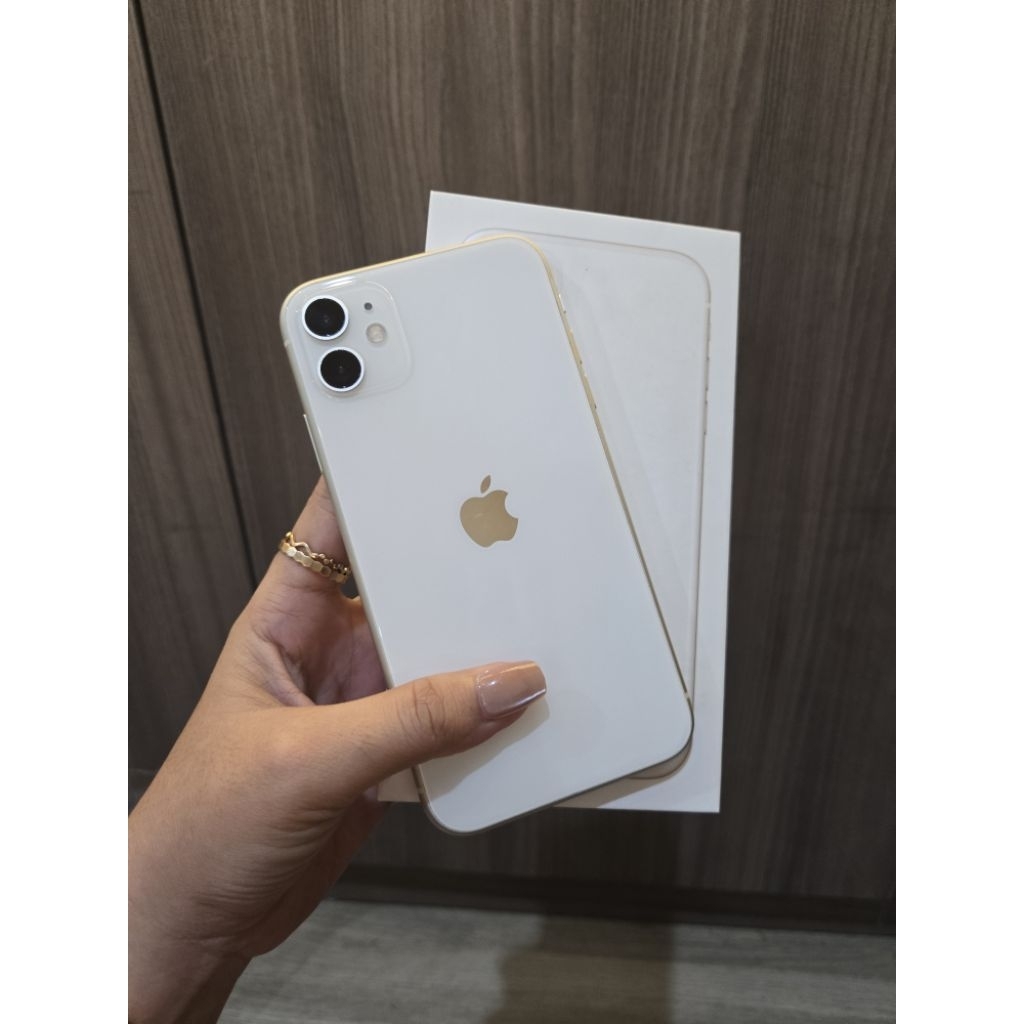 Iphone 11, 64 gb, Ibox, bh 95%, garansi Ibox habis, seken, putih