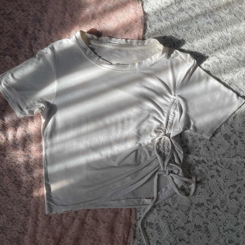 crop top tali serut samping