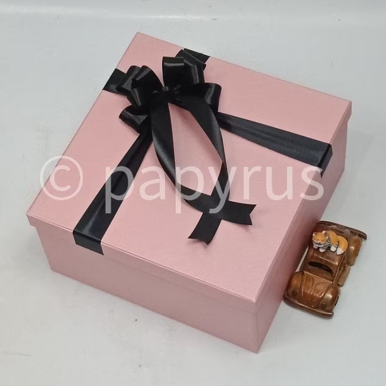 

PAPYRUS 30x30 Tinggi 15cm Kotak Kado Gift Box Hardbox Hampers V2