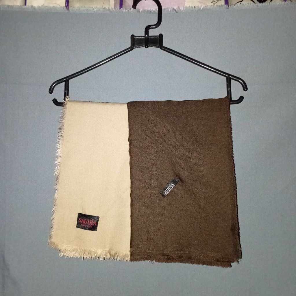 (Preloved) 2 Pcs Hijab Saudia Warna Coksu & Cokelat Pramuka