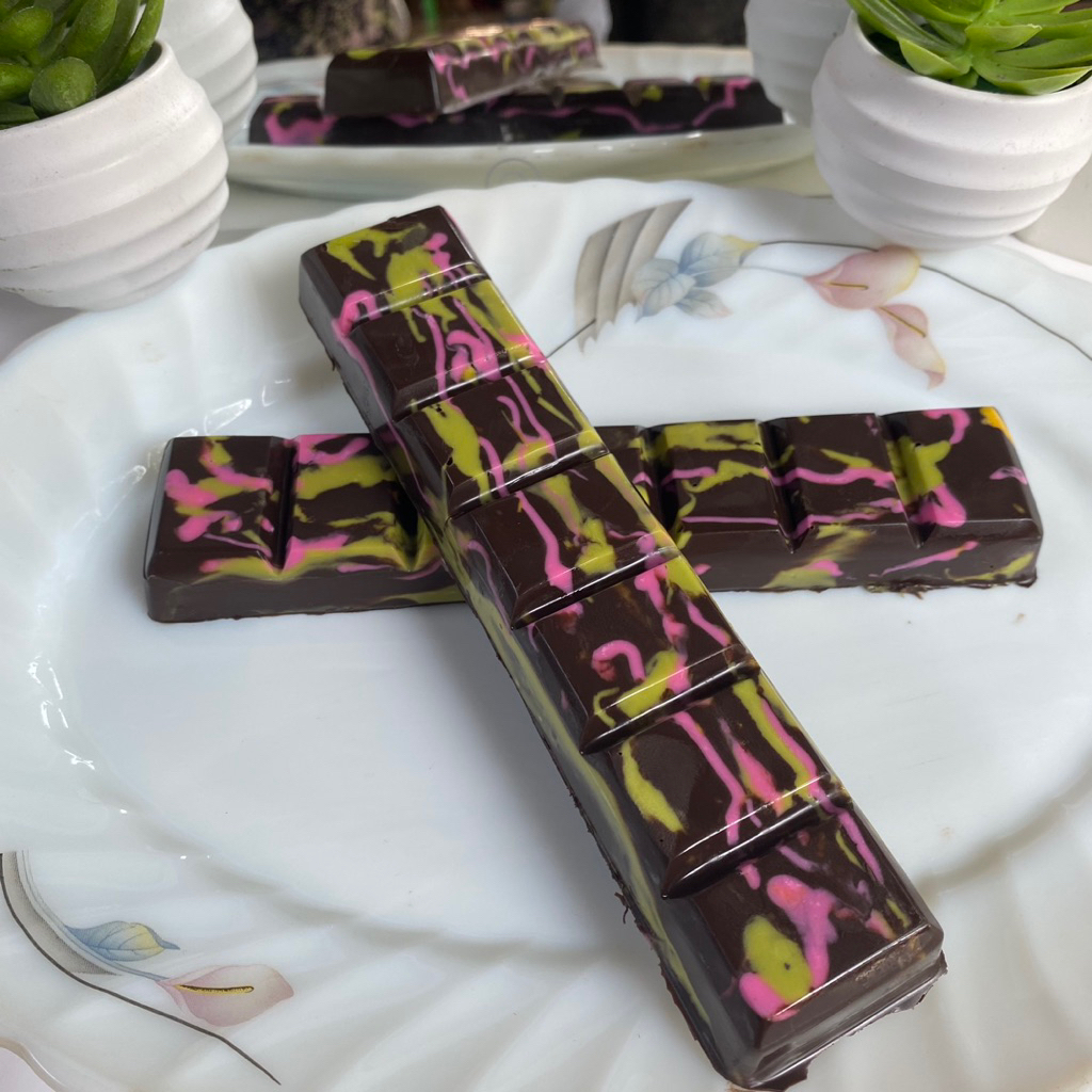 

COKLAT DUBAI CRISPY PISTACHIO KUNAFA 150gr Persegi panjang/Coklat Premium