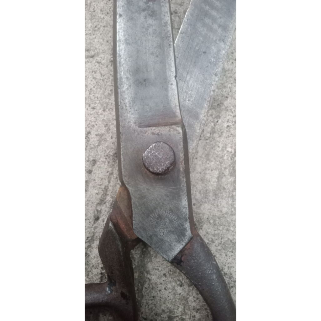 

gunting kain tailor jadul punya secissors cap mata.made in germany