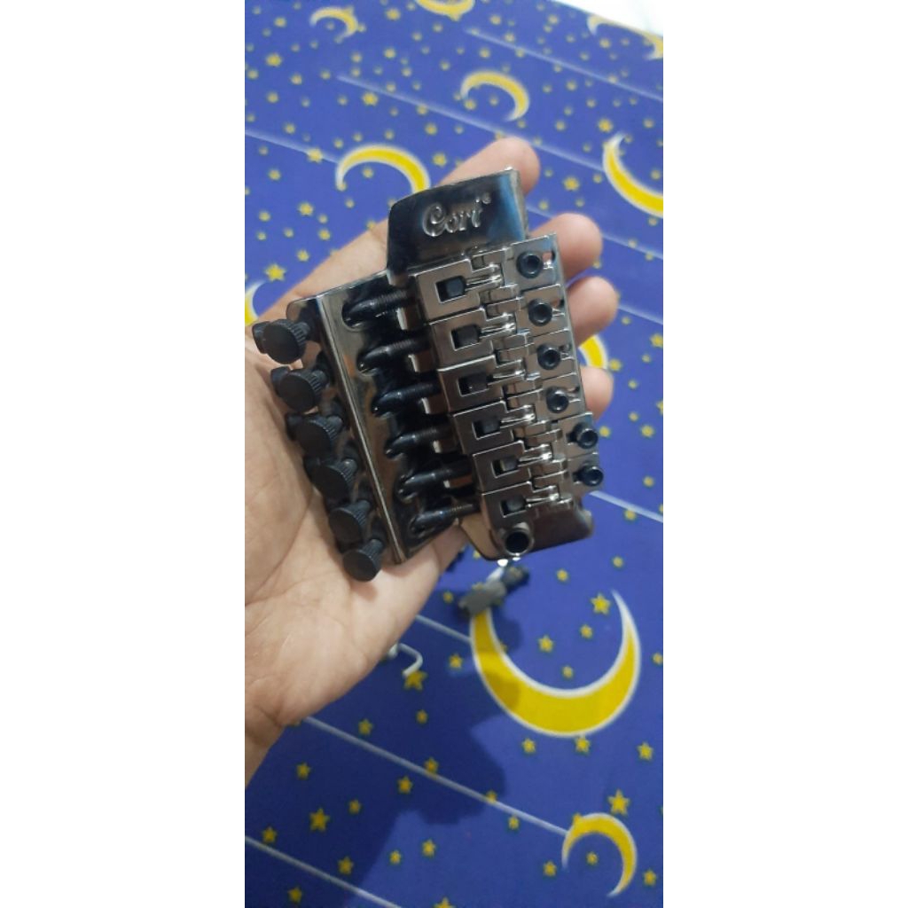 tremolo gitar cort