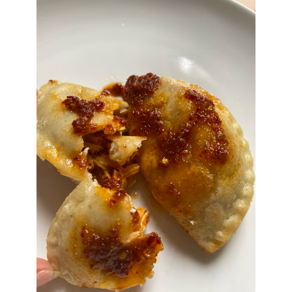 

cireng isi ayam suwir pedas 1 pck isi 5pcs