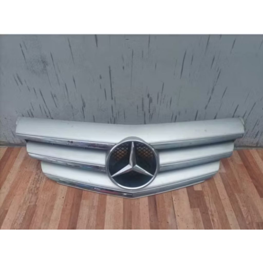 Grill Grill Mercedes Benz / Mercy W204 C-Class AMG Original