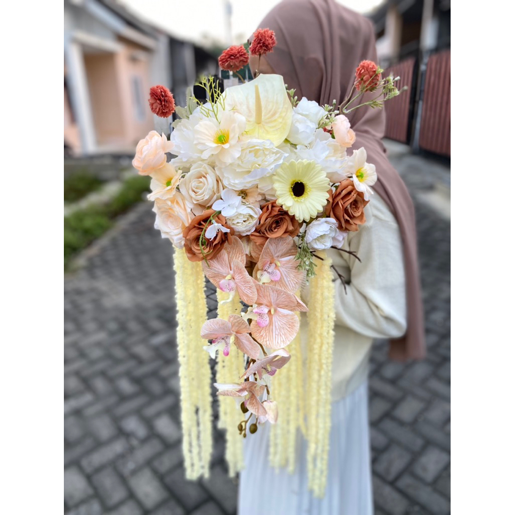 Hand bouquet wedding anggrek juntai/ Buket Bunga anggrek juntai