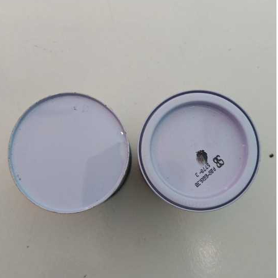 cat kayu dan besi 200cc hitam dop ,putih dop,hitam mengkilap.putih mengkilap