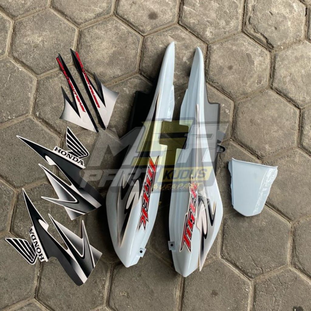 cover body Tiger Revo set setriping putih list hitam merah