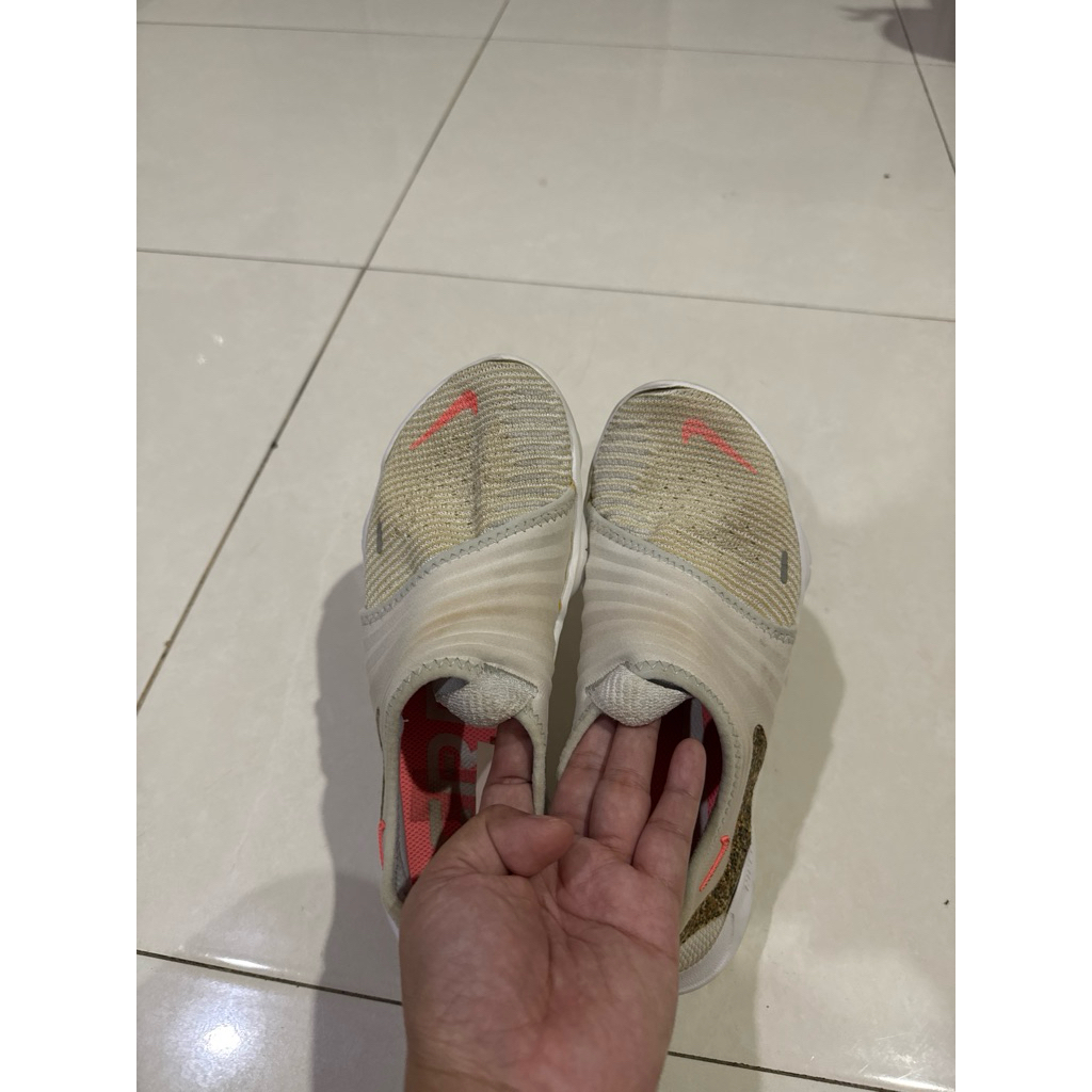 Preloved Nike Free Rn Flyknit 3.0 ukuran 23,5 cm 6.5 US