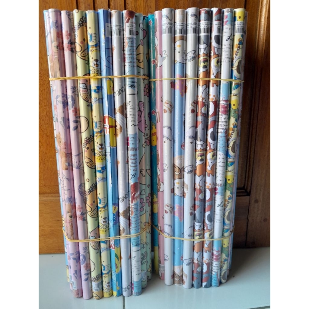 

kertas kado gulung merk kiky varian motif campur 1 pack isi 50 lembar