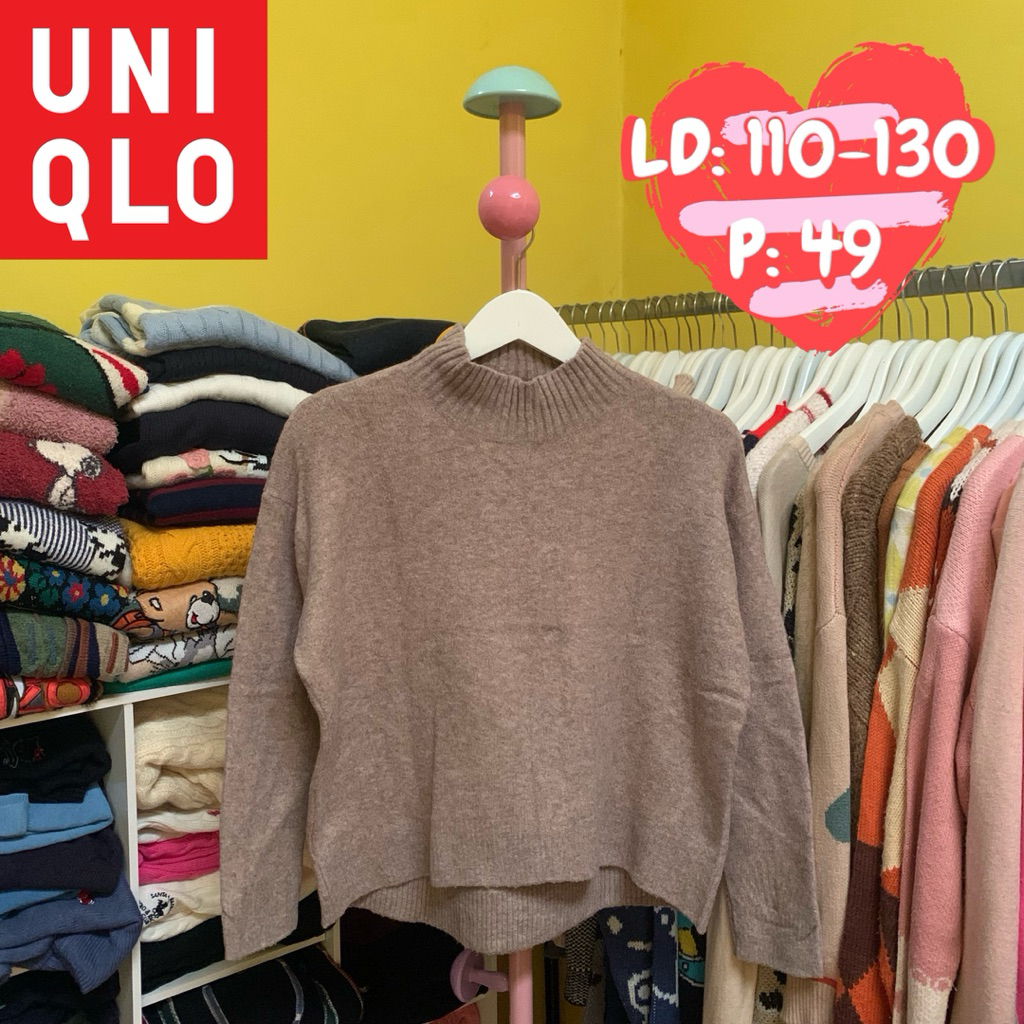 sweater / atasan rajut brand UNIQLO crop