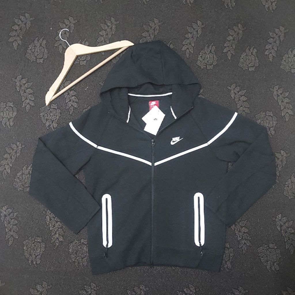 NIKE TECH FLEECE REFLECTIVE WINDRUNNER