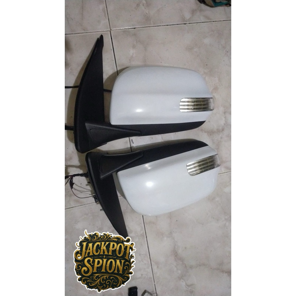 spion mobil Daihatsu luxio tipe X