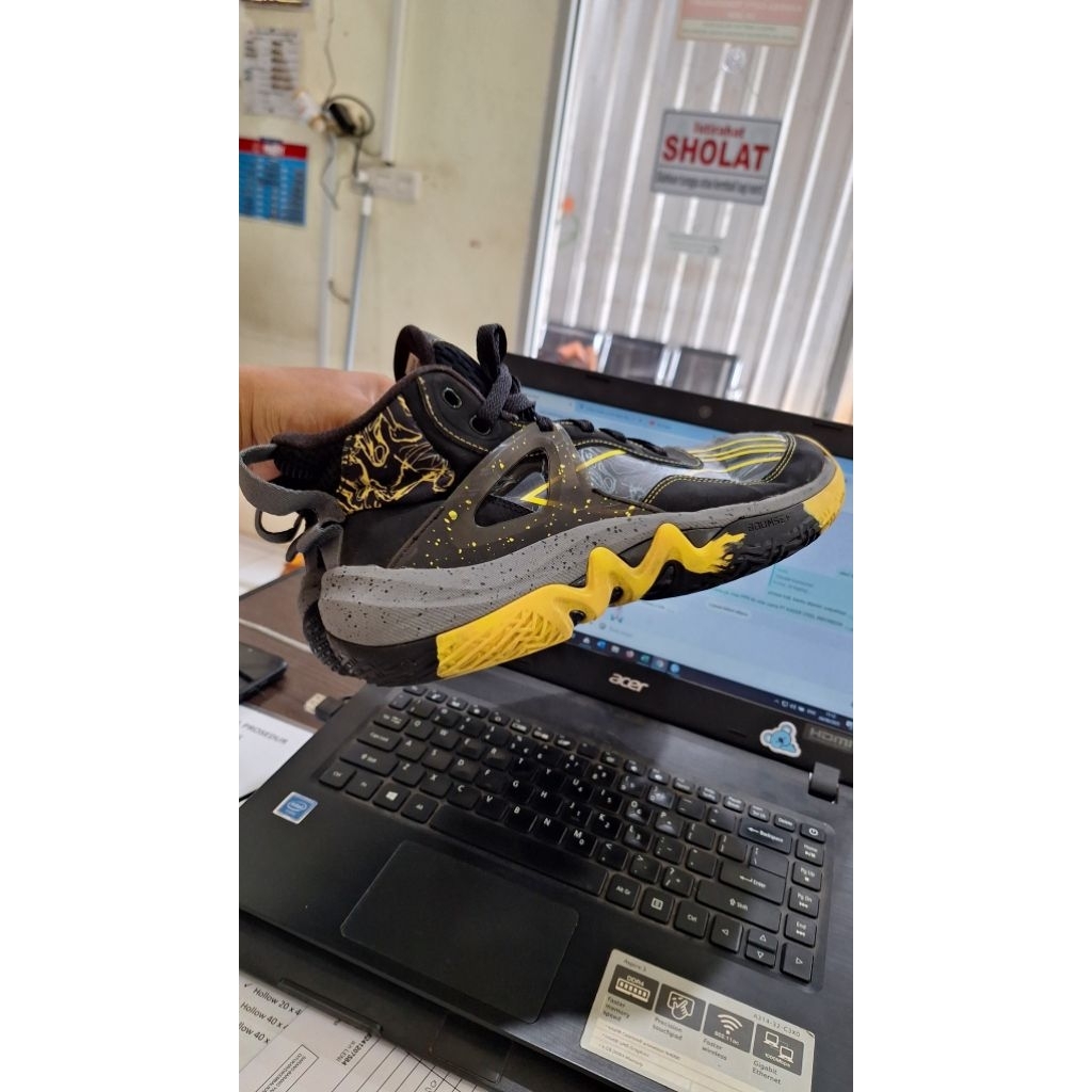 SEPATU BASKET/OLAHRAGA LI-NING SZ 39