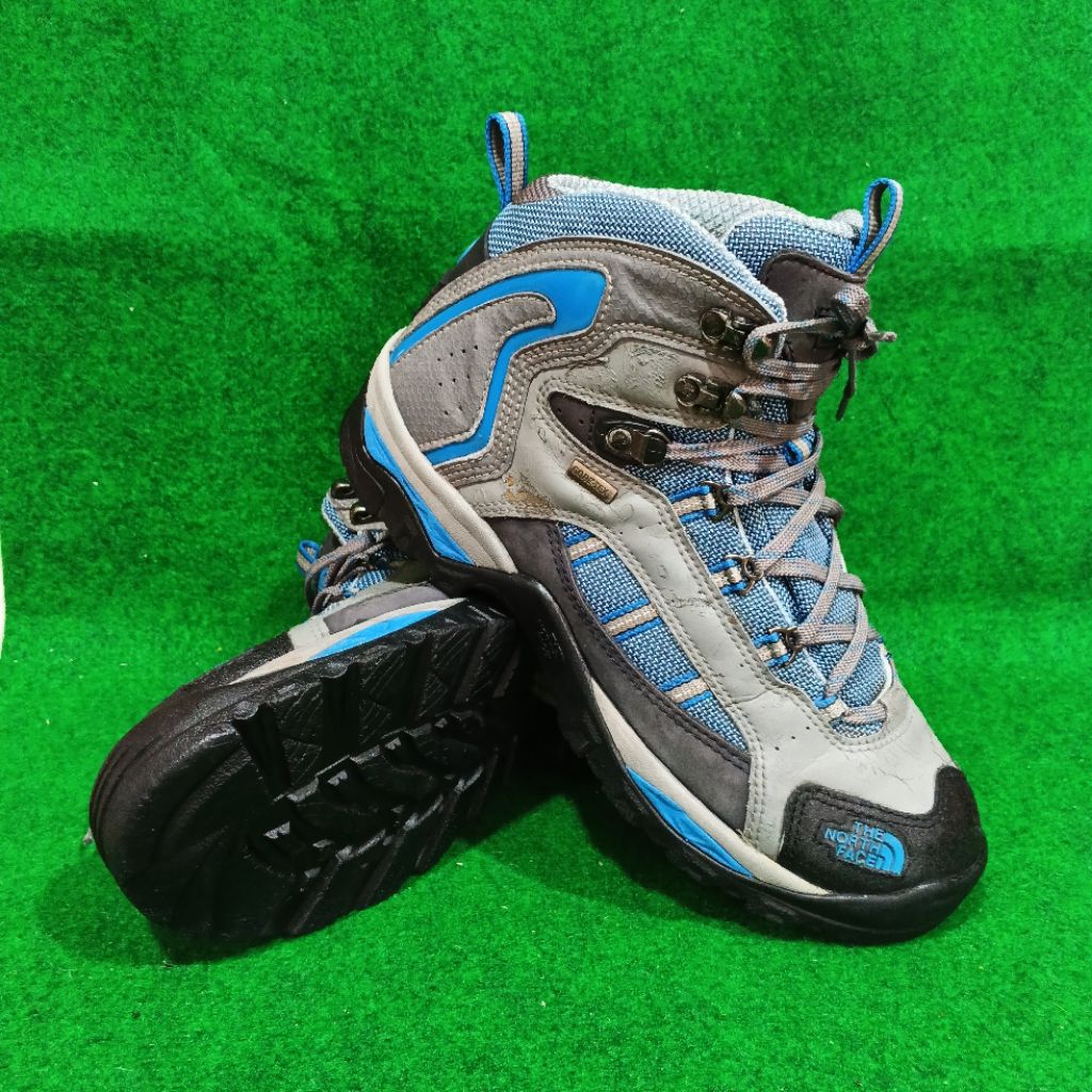 second (bekas ) sepatu gunung TNF