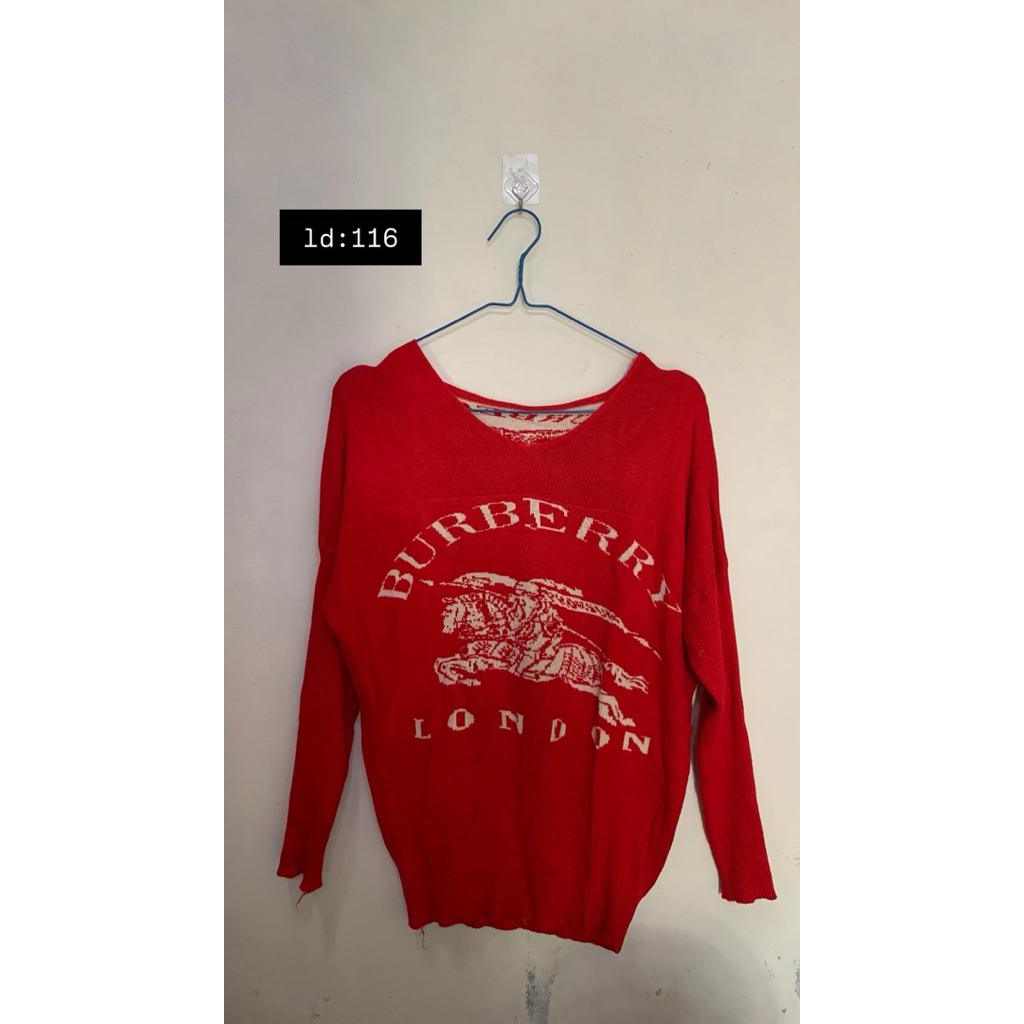 sweater burberry merah