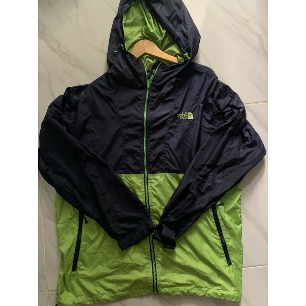 Preloved Jaket Running TNF Second Thrift