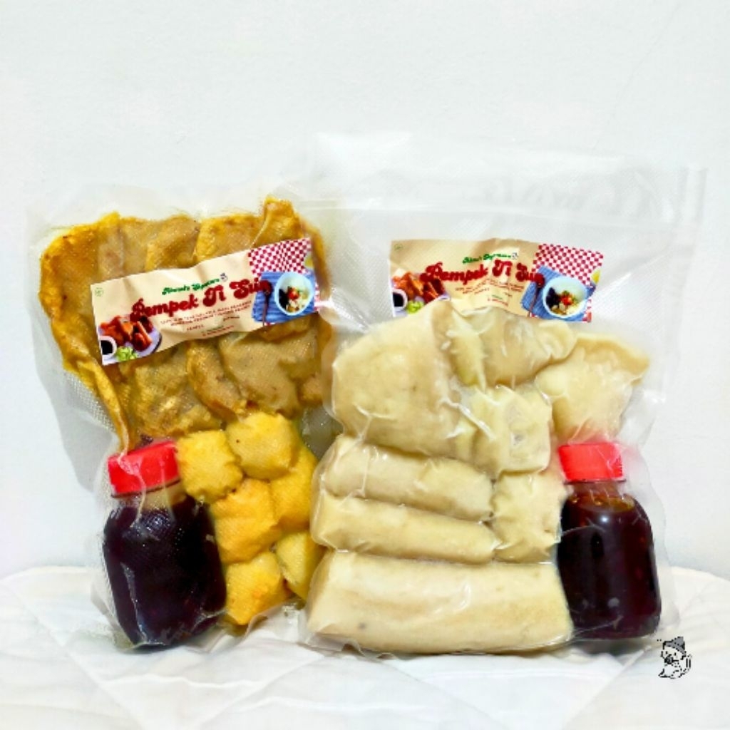 

Akmal's Signature - Pempek Ti Sun (Paket Bundling Pempek Mix 24 Pcs + Free 6 Pcs Pempek Bulat Adaan)