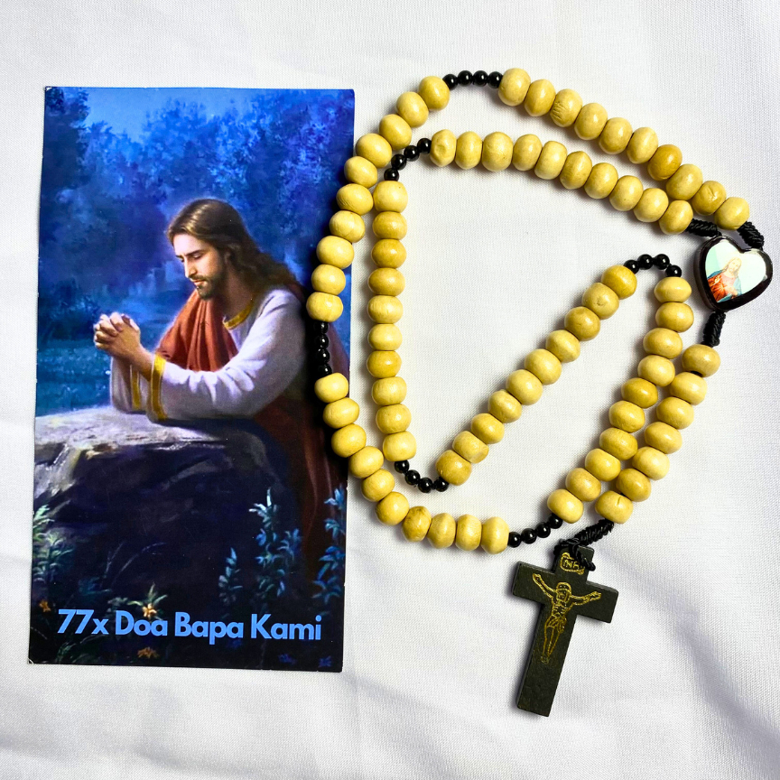 Paket doa Katolik - Rosario 77 bapa kami makram kayu warna krem salib kayu hitam siluet Yesus