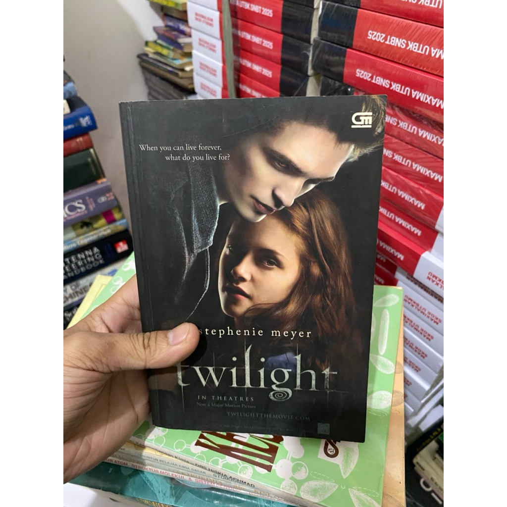 Buku Twilight in theatres
