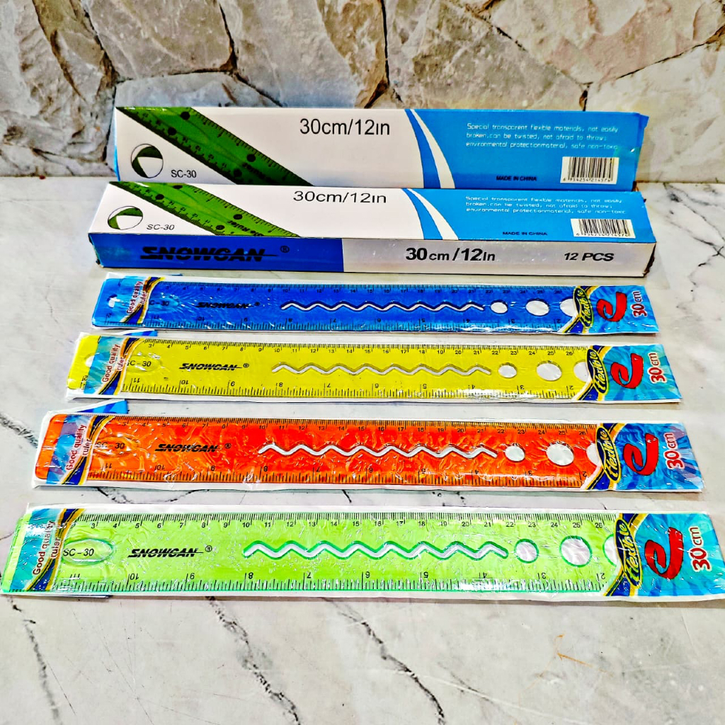 

SELUSIN ( 12 PCS ) Penggaris Lentur Elastis Anti Patah 30cm Snowcan