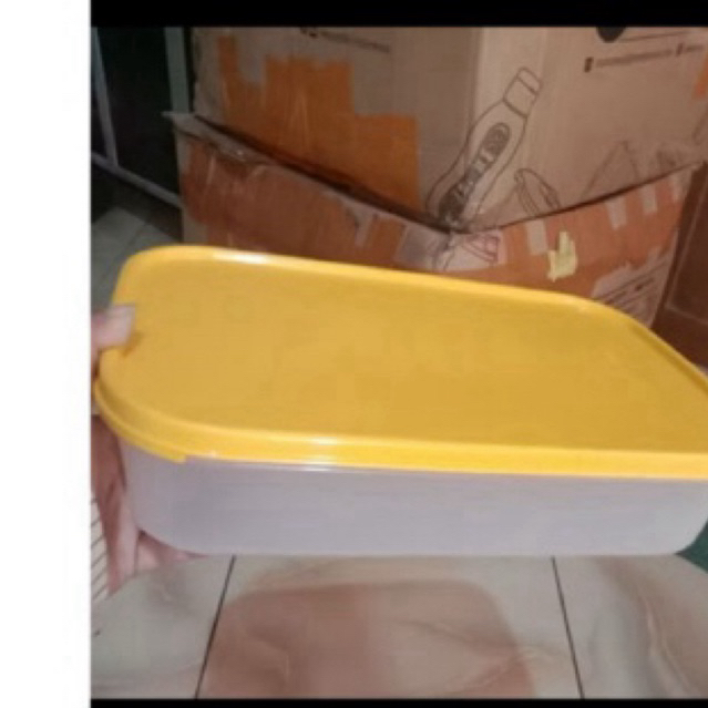 MM rectangular Tupperware