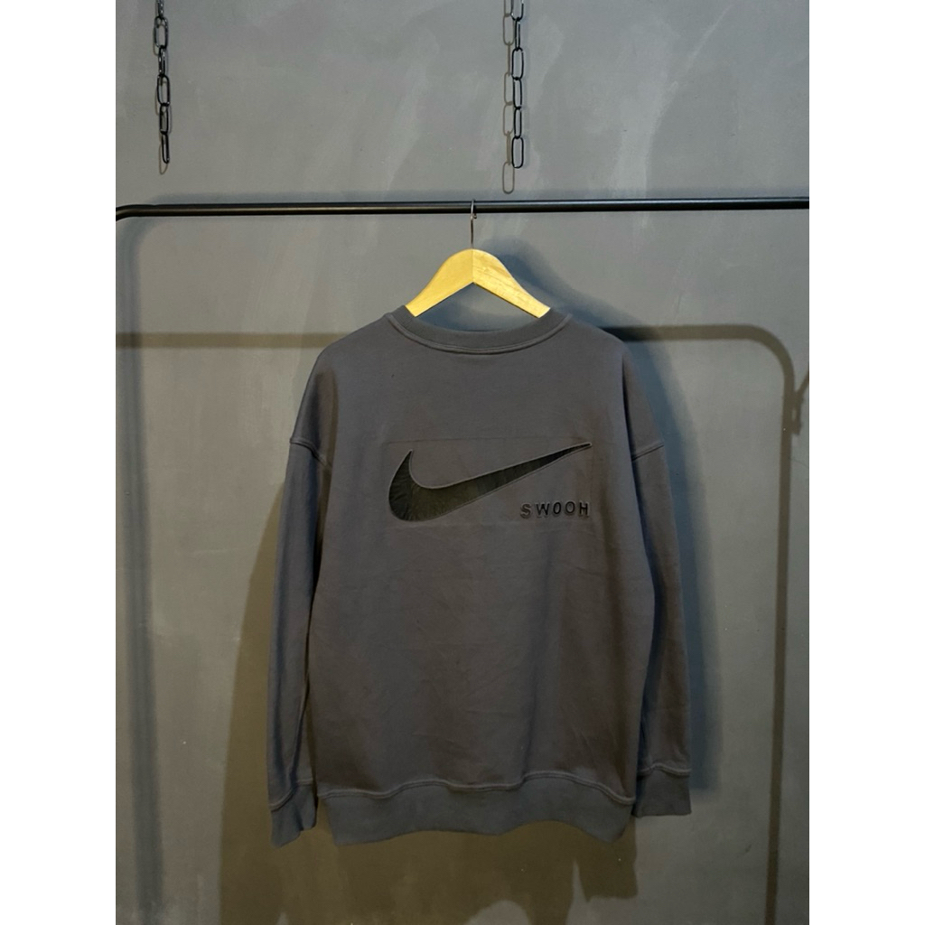 crewneck nike big swoosh