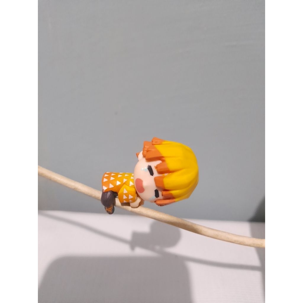 [ORIGINAL] Demon Slayer Agatsuma Zenitsu Figure Hugcot