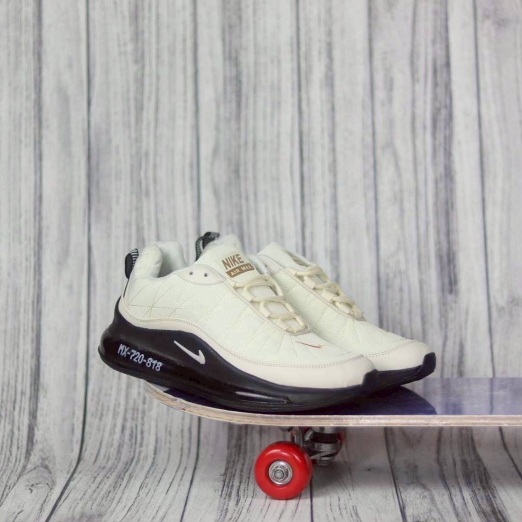 Sepatu Sneakers Pria 720-818