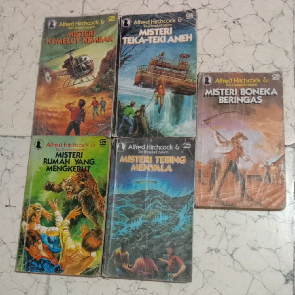 Buku Alfred Hitchcock & Trio Detektif Enid Blyton