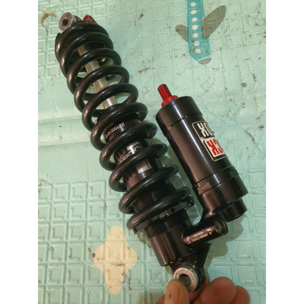 rearshock rockshox vivid r2 etoe 24