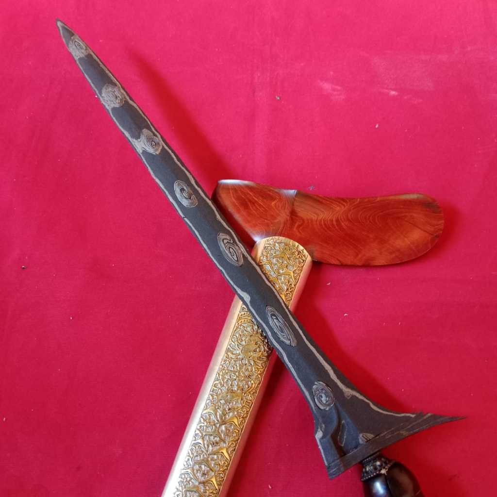 Koleksi Dhapur Tilam Sari Pamor wengkon isen puser bumi Tangguh HB Sepuh Tua