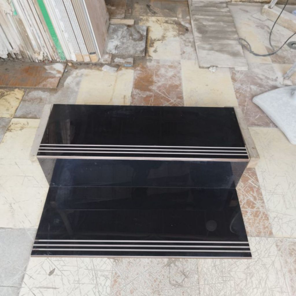 Granit Anak Tangga Hitam polos 30x80+20x80.