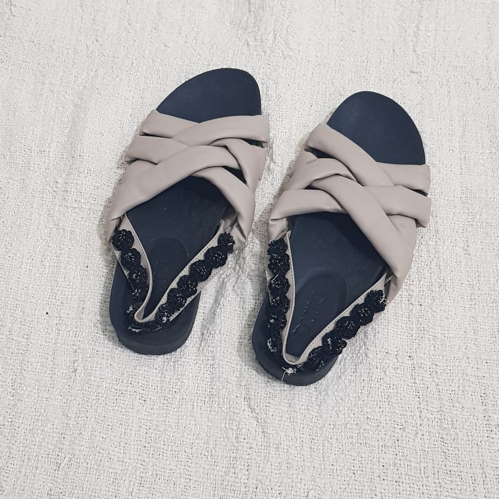 [PRELOVED] SANDAL PVRA dan SANDAL PLUVIA