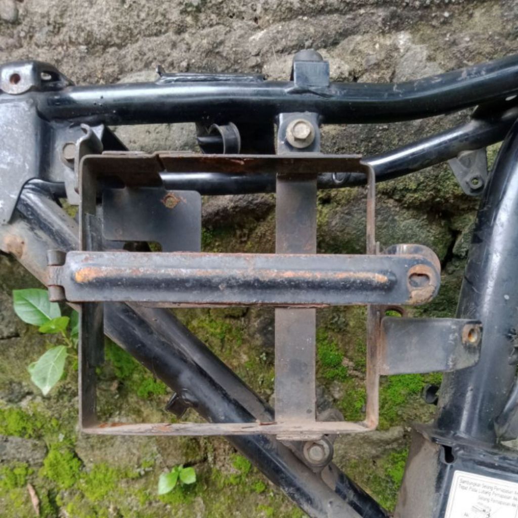 dudukan aki Tiger original copotan motor dudukan aki tiger