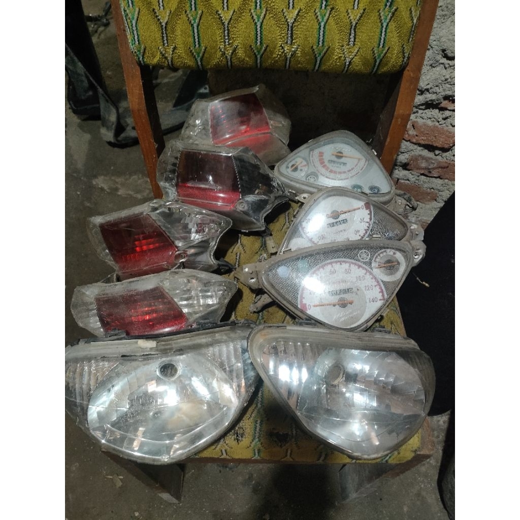 Spidometer & lampu belakang Mio karbu