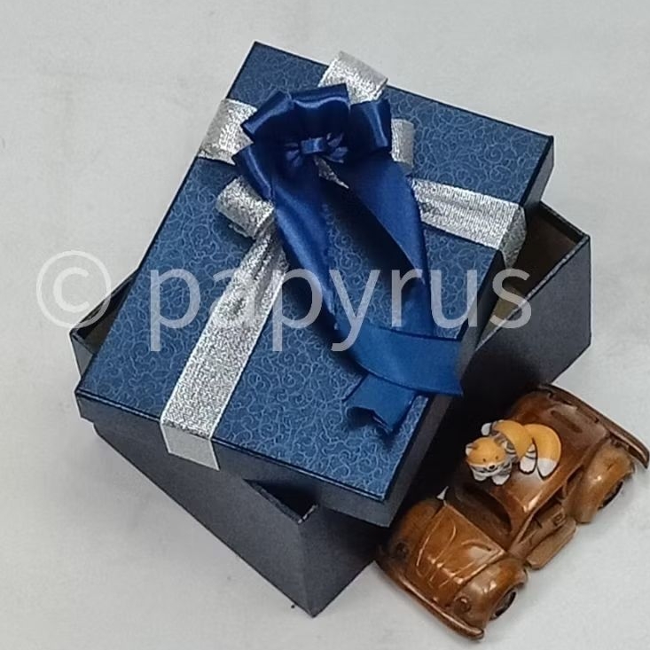 

PAPYRUS 15x20 Tinggi 8cm Kotak Kado Gift Box Hardbox Hampers Hadiah V3