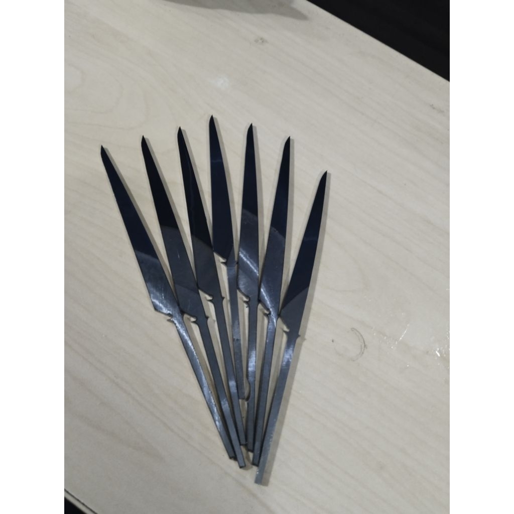 Bahan setengah jadi taji lurus perbatang