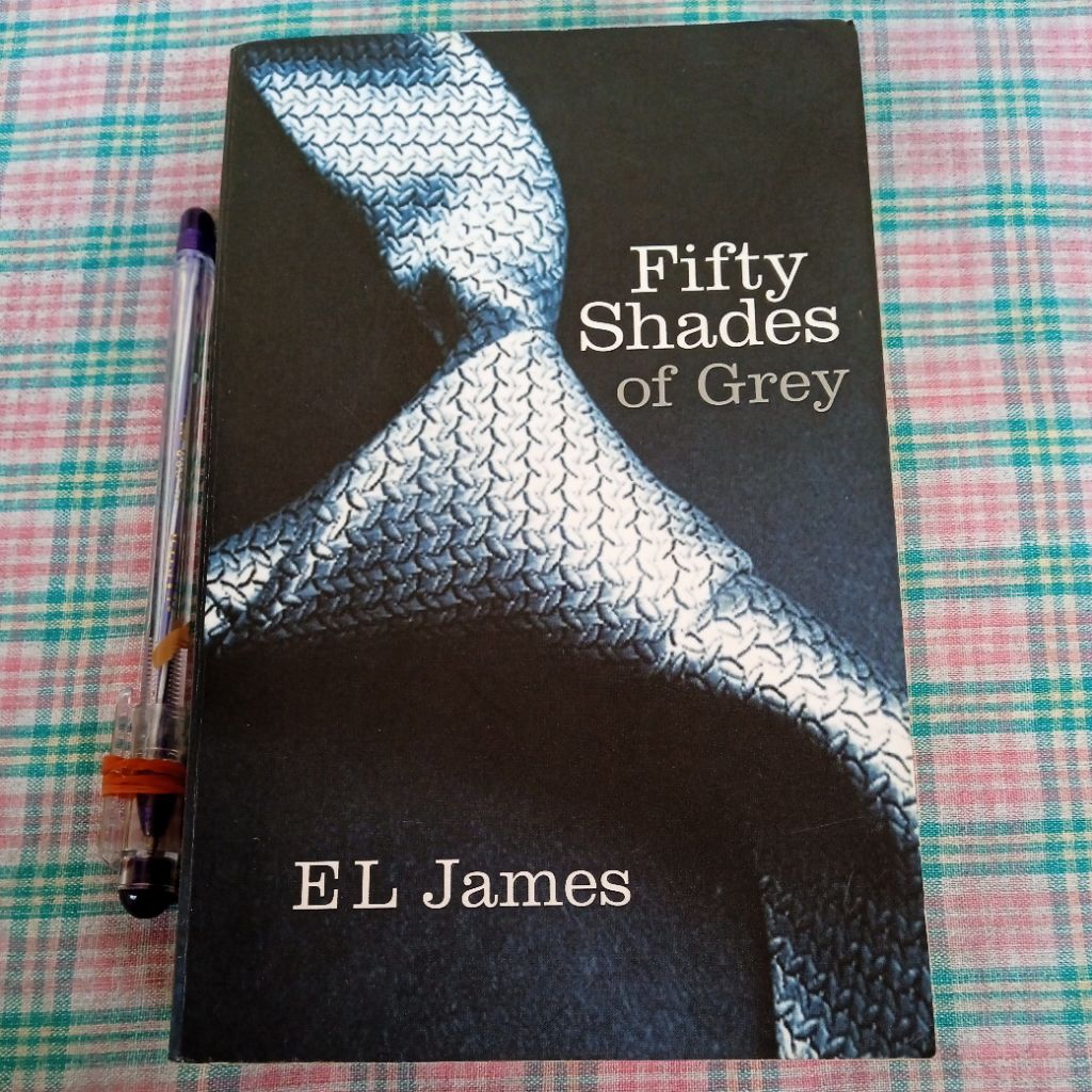 Buku Fifty Shades of Grey by EL James