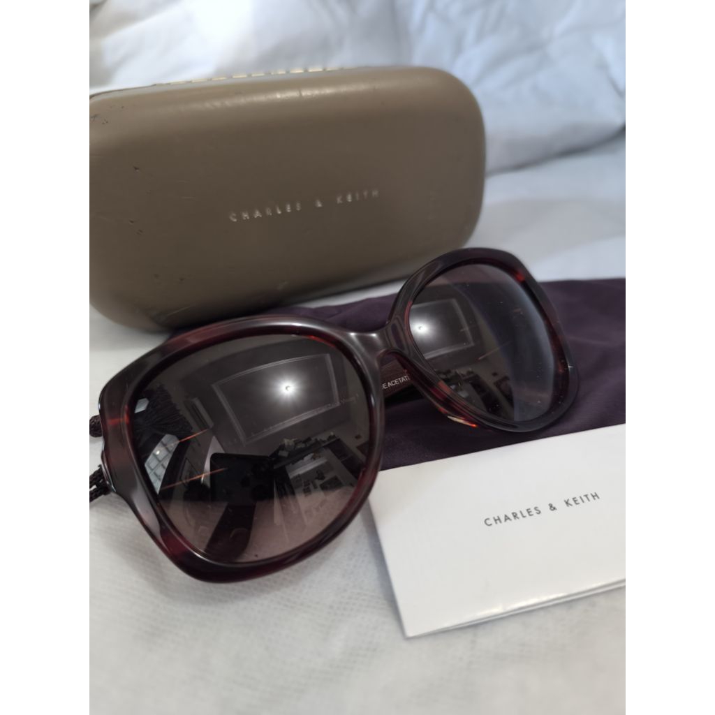 Sunglasses Charles & Keith kacamata hitam preloved