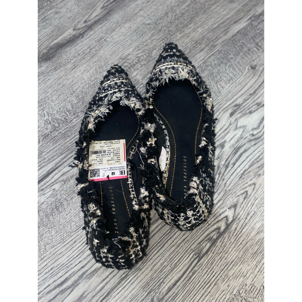 Sepatu brand Zara