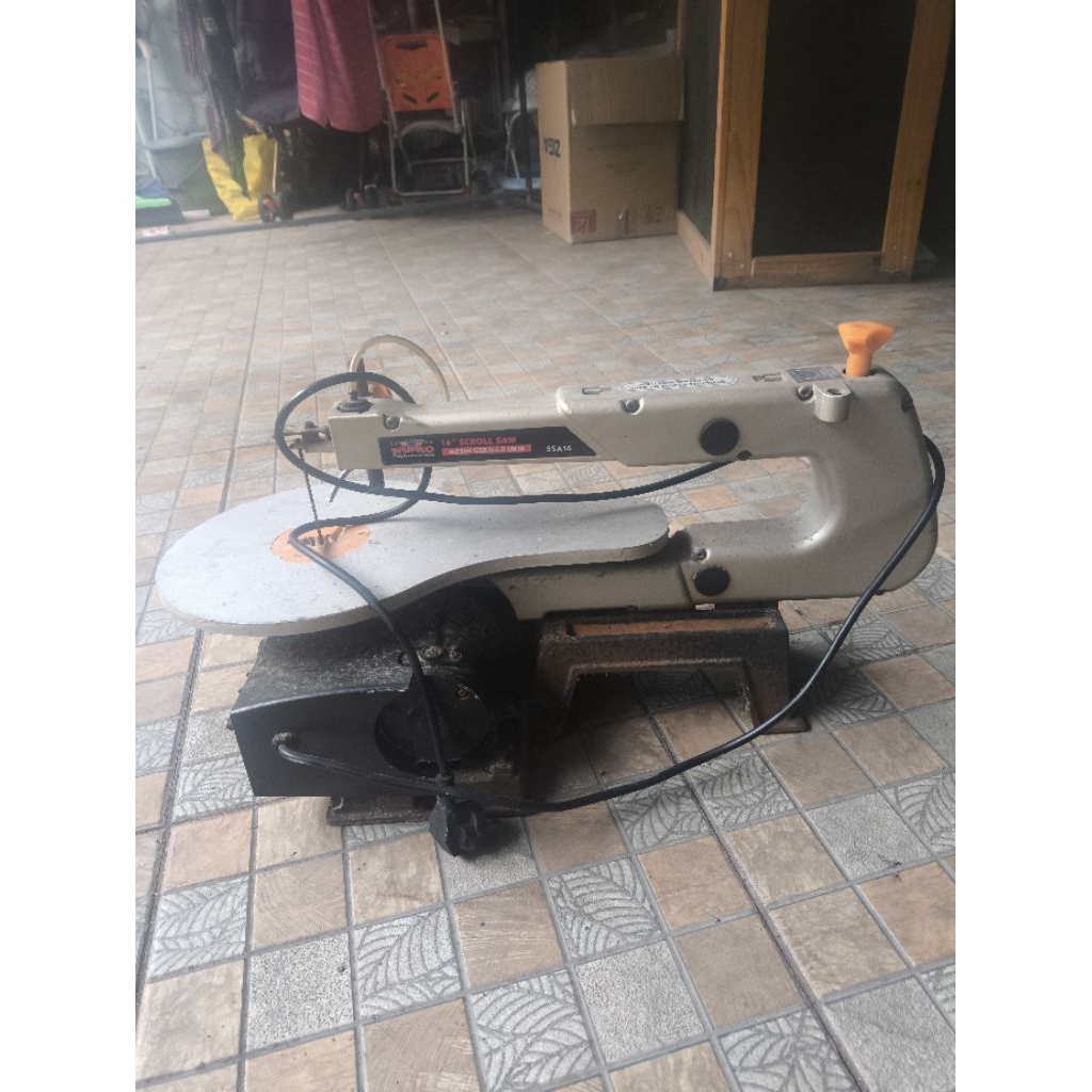 gergaji mesin scroll saw